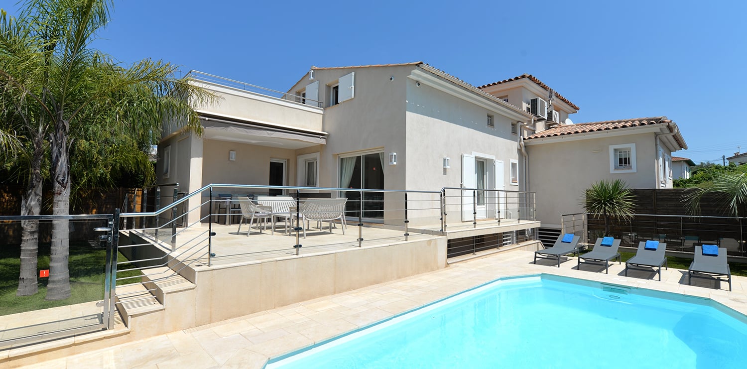 Provence holiday villa with private heated pool