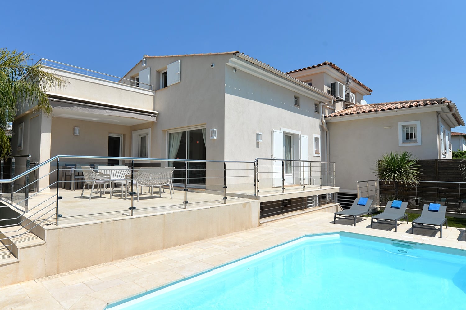 Provence holiday villa with private heated pool