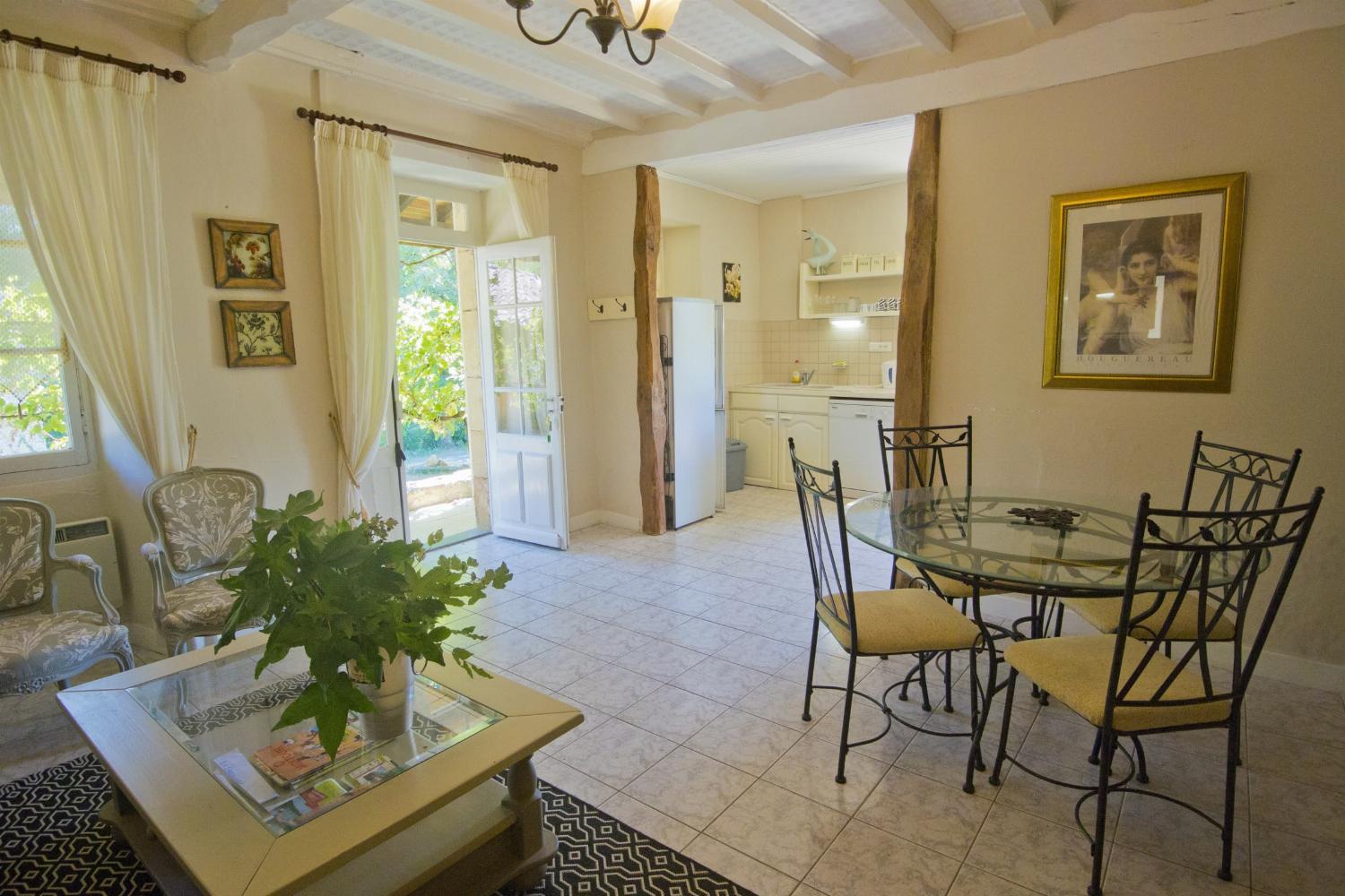 Dining room | Holiday home in Lot-et-Garonne