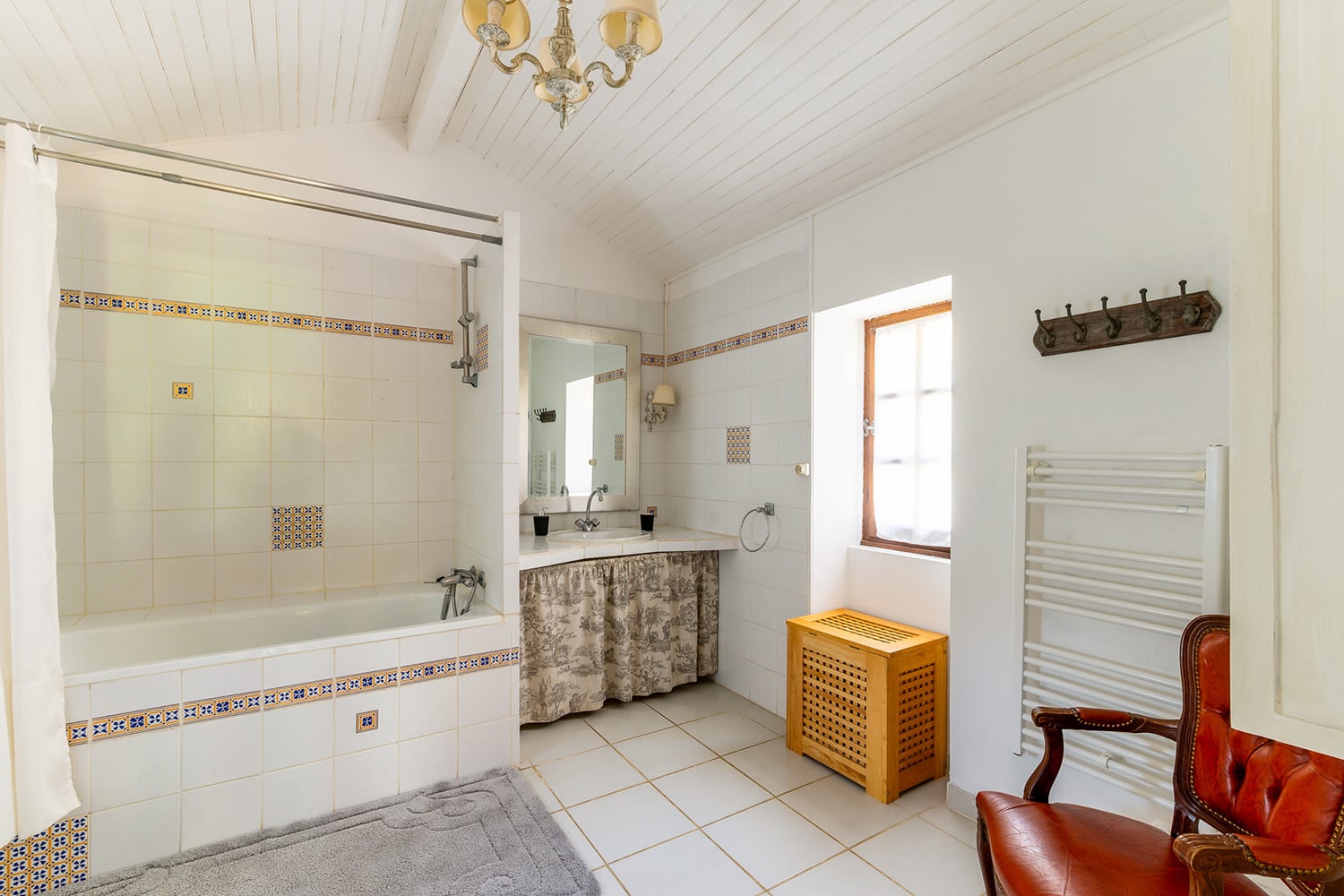 Bathroom | Rental home in Nouvelle-Aquitaine