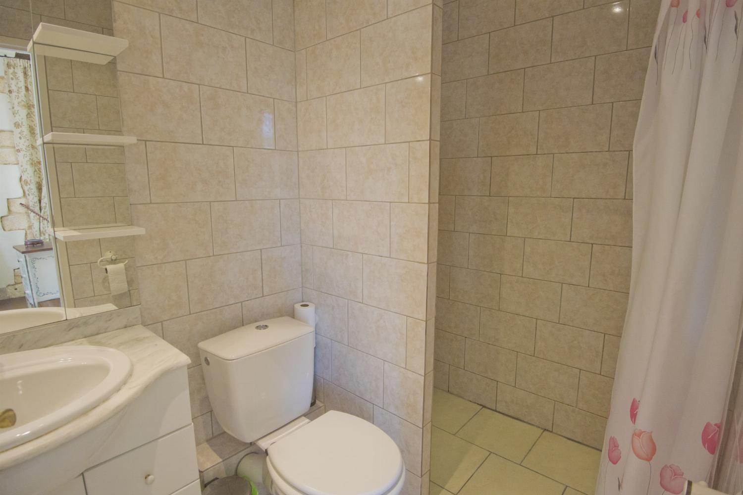 Bathroom | Rental home in Nouvelle-Aquitaine