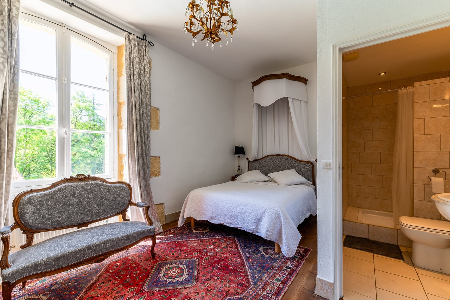 Bedroom | Rental home in Nouvelle-Aquitaine