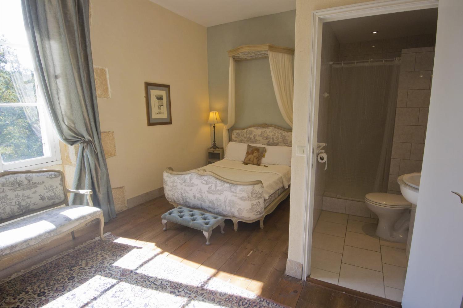 Bedroom | Rental home in Nouvelle-Aquitaine