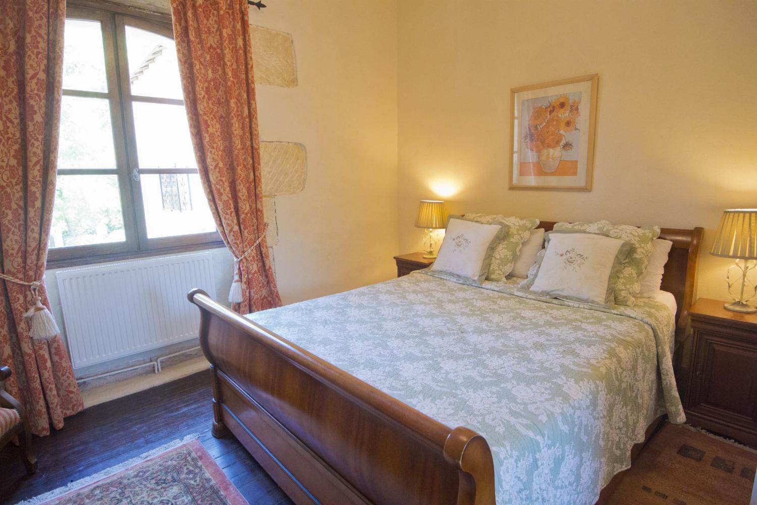 Bedroom | Rental home in Nouvelle-Aquitaine