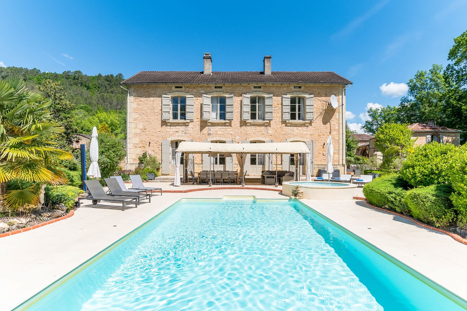 Maison à louer en Nouvelle-Aquitaine avec piscine privée chauffée Maison à louer en Nouvelle-Aquitaine avec piscine privée chauffée