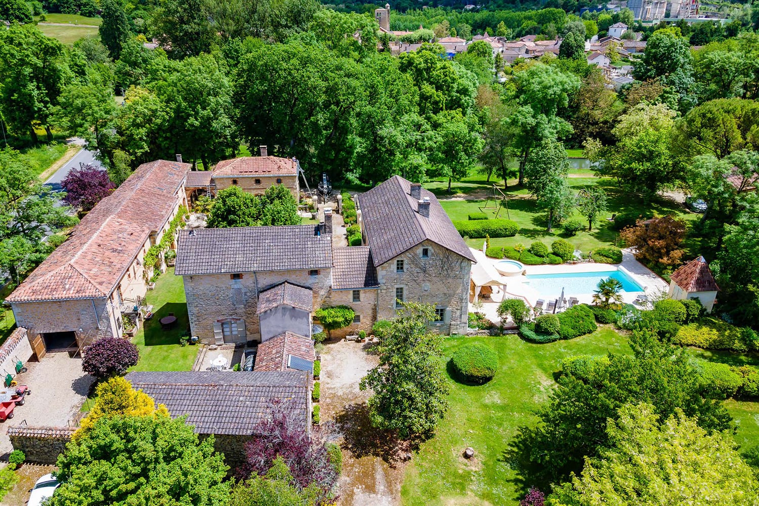 Rental home in Nouvelle-Aquitaine with private heated pool