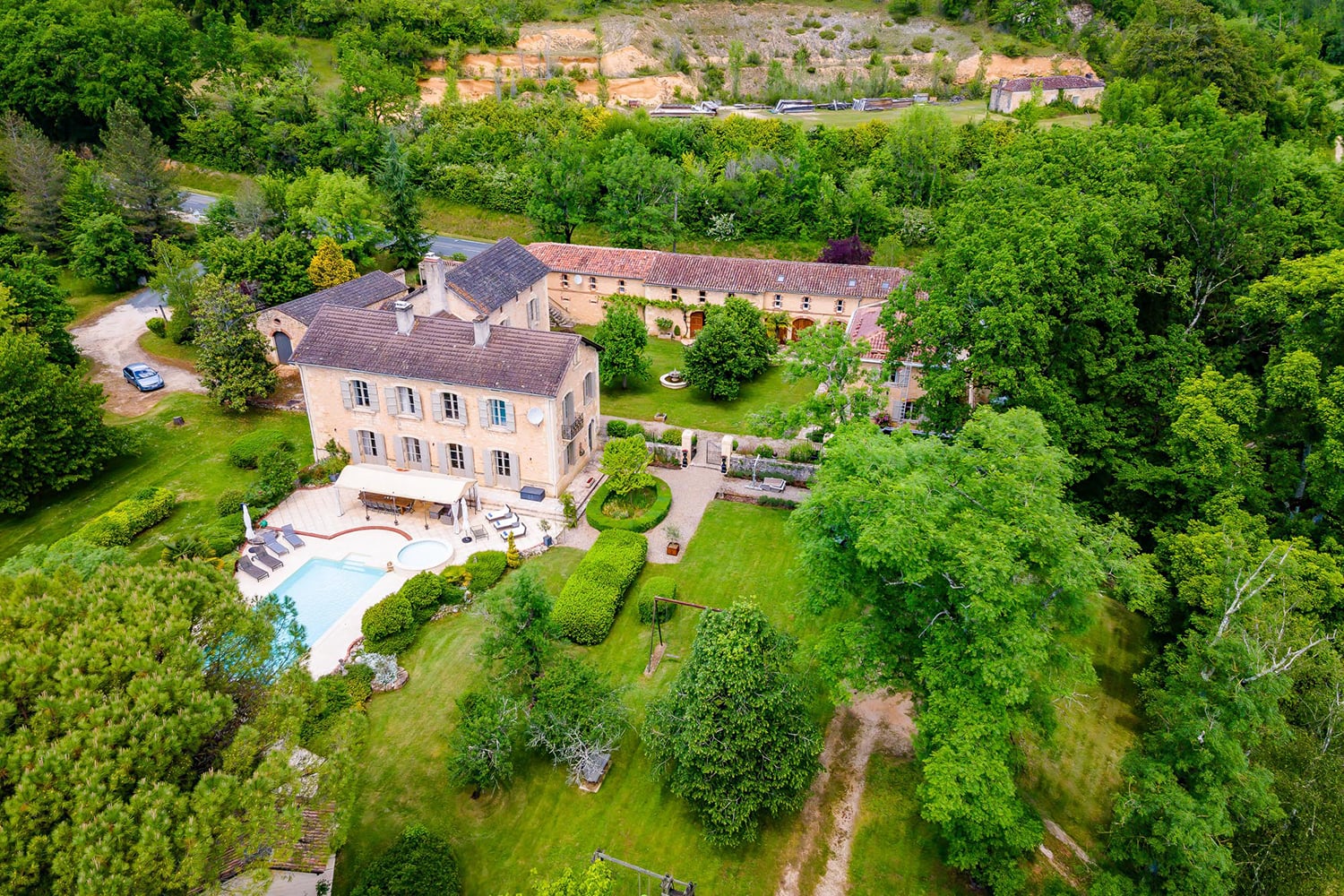 Rental home in Nouvelle-Aquitaine with private heated pool