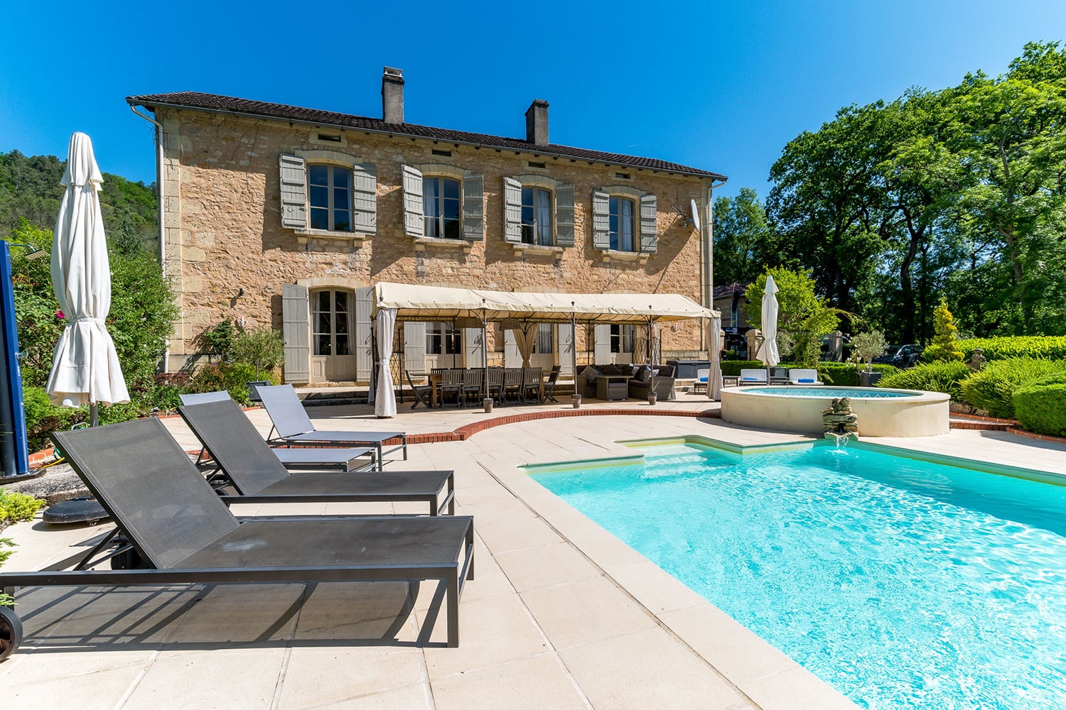 Rental home in Nouvelle-Aquitaine with private heated pool