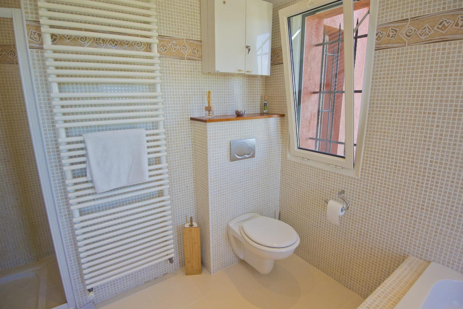 Bathroom | Holiday villa in Provence