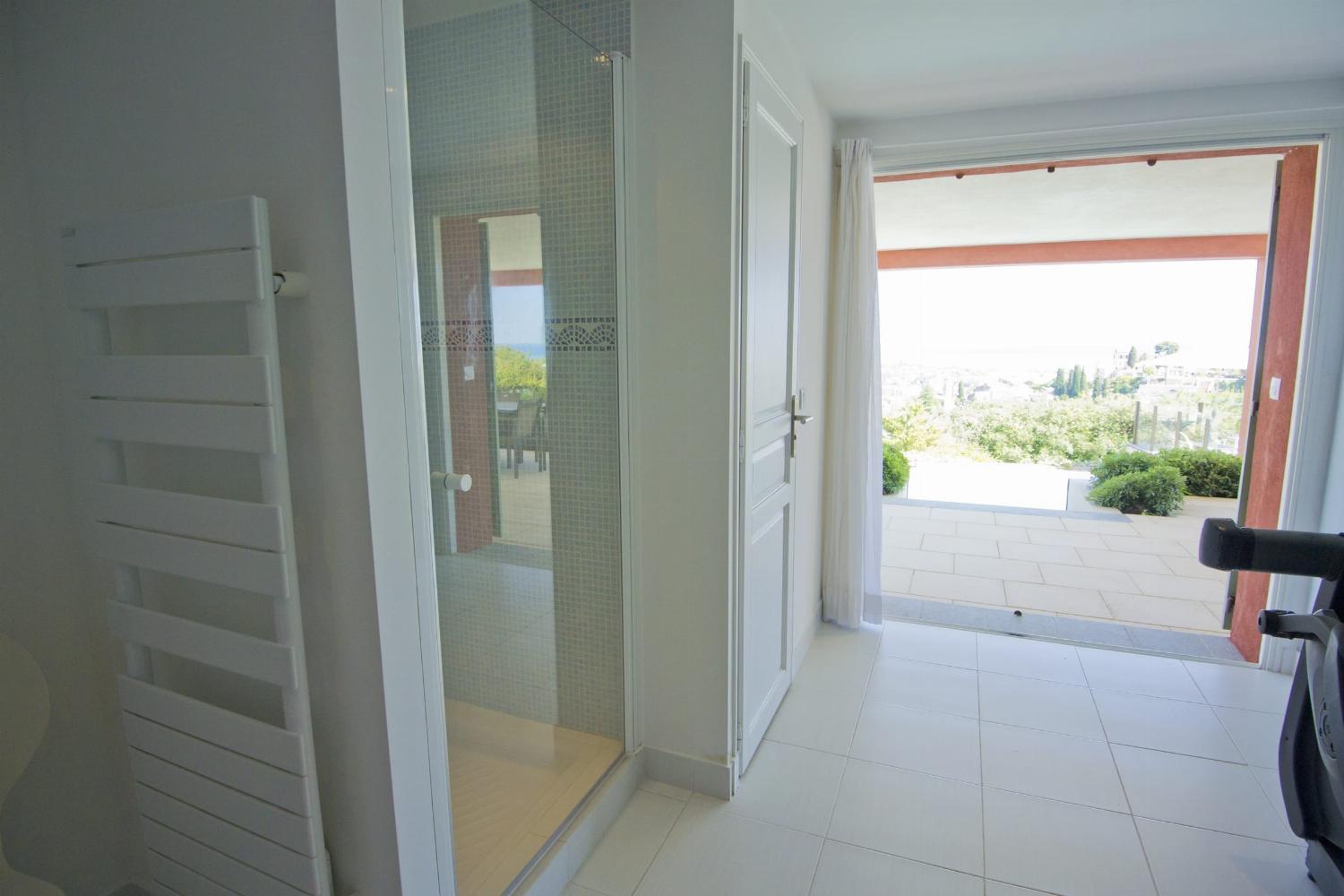 Bathroom | Holiday villa in Provence