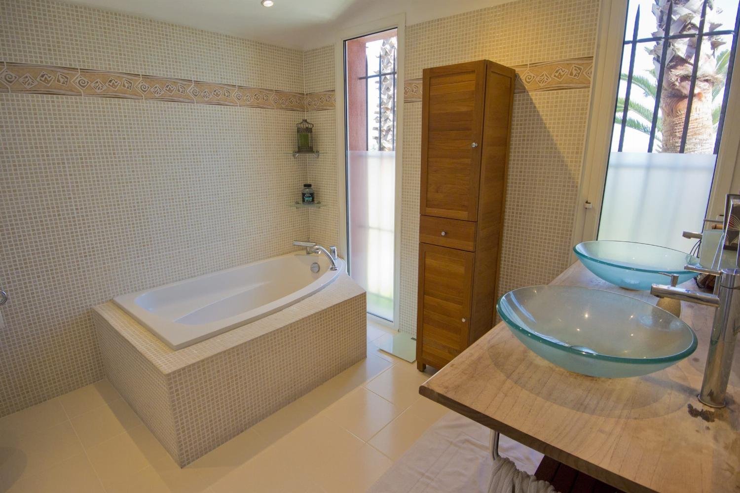 Bathroom | Holiday villa in Provence