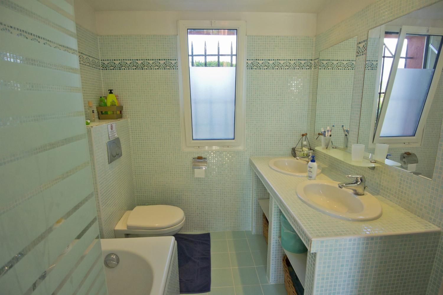 Bathroom | Holiday villa in Provence