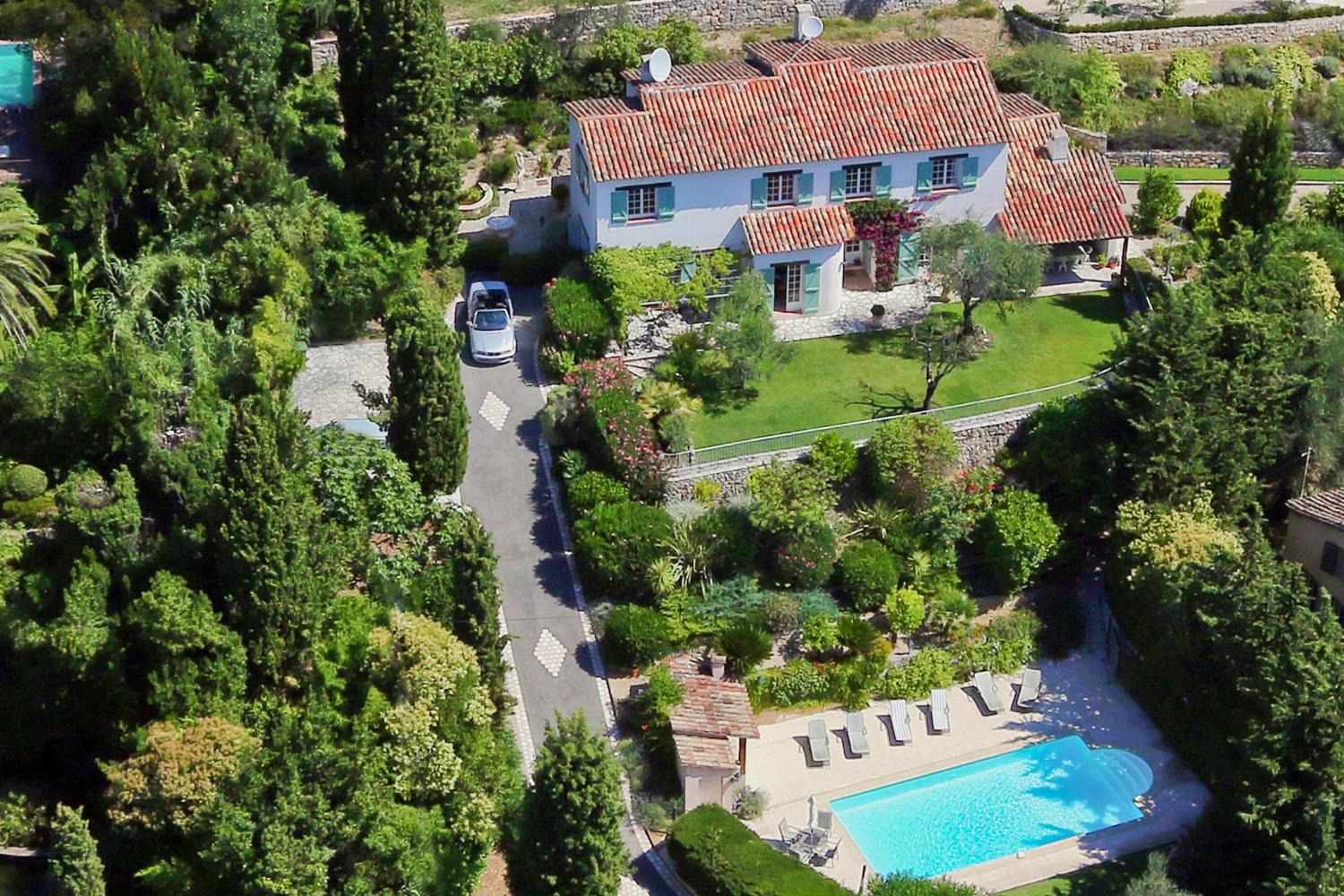 Holiday villa in Provence with private heated pool