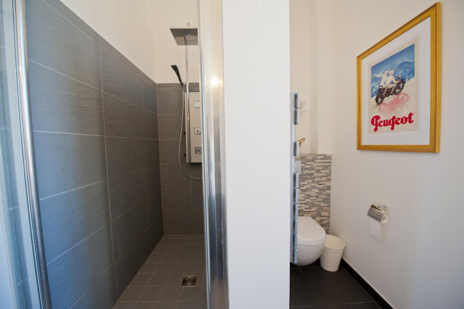 Bathroom | Rental home in South of France