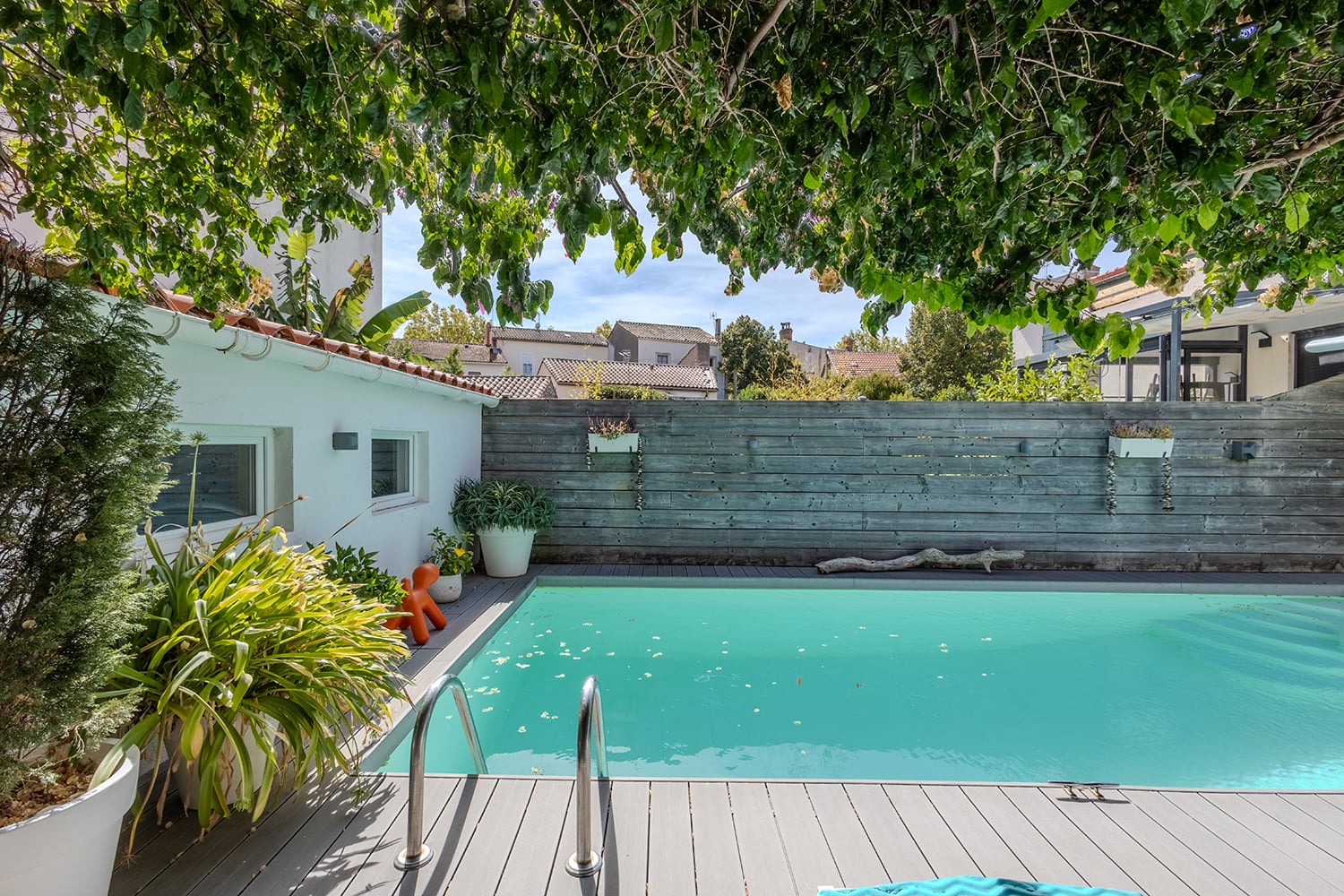 Private pool Private pool