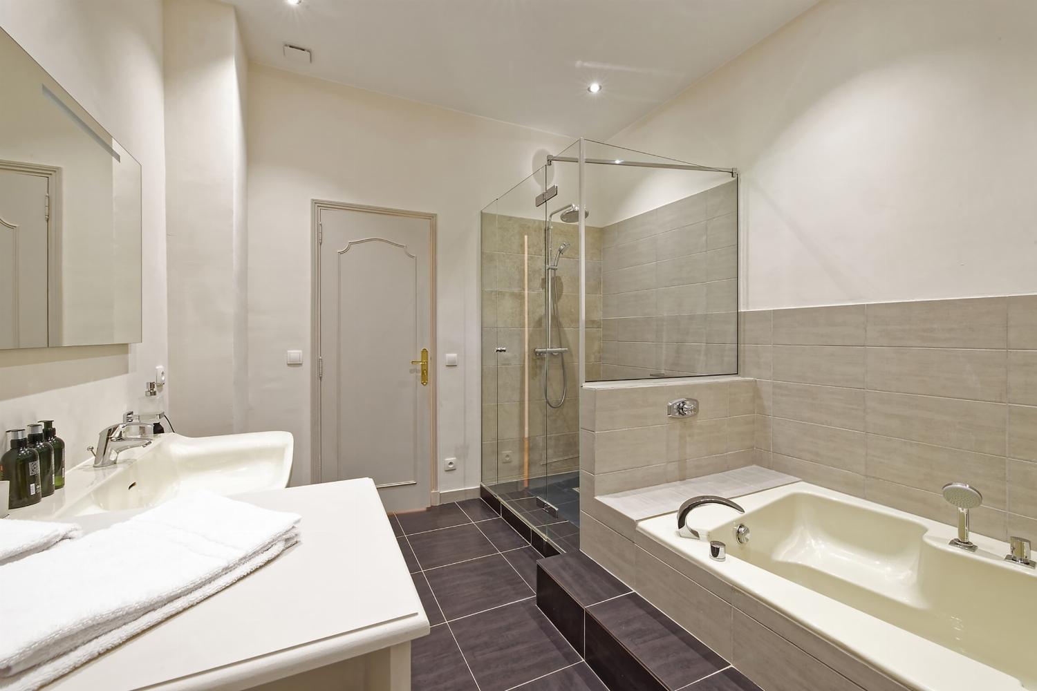 Bathroom | Vacation accommodation in Provence