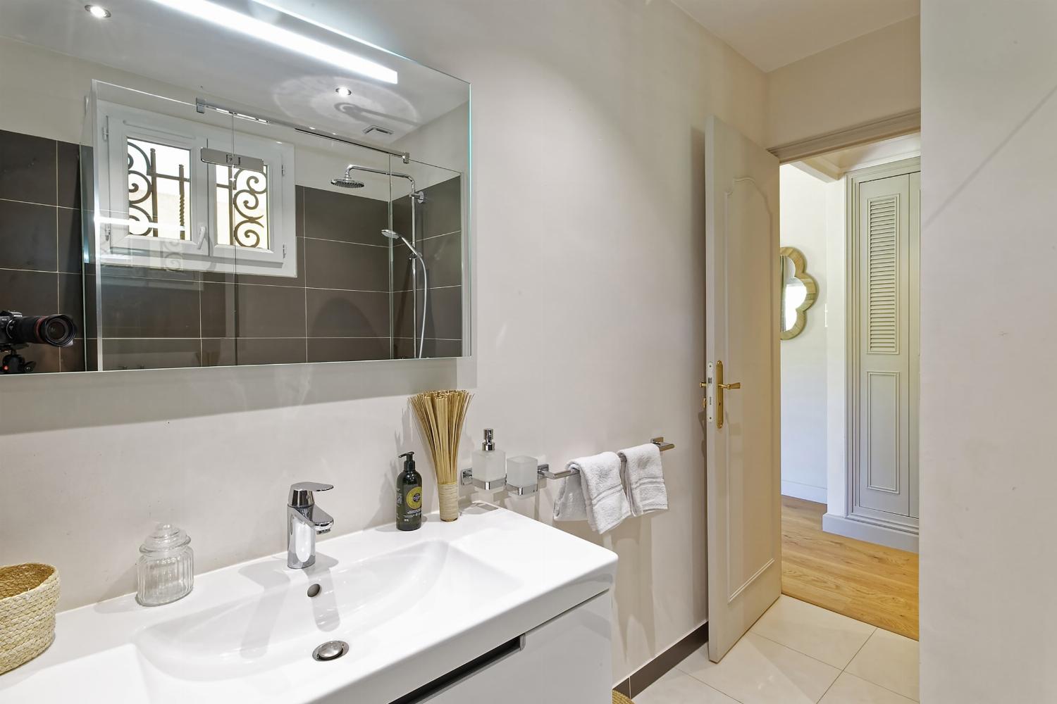 Bathroom | Vacation accommodation in Provence