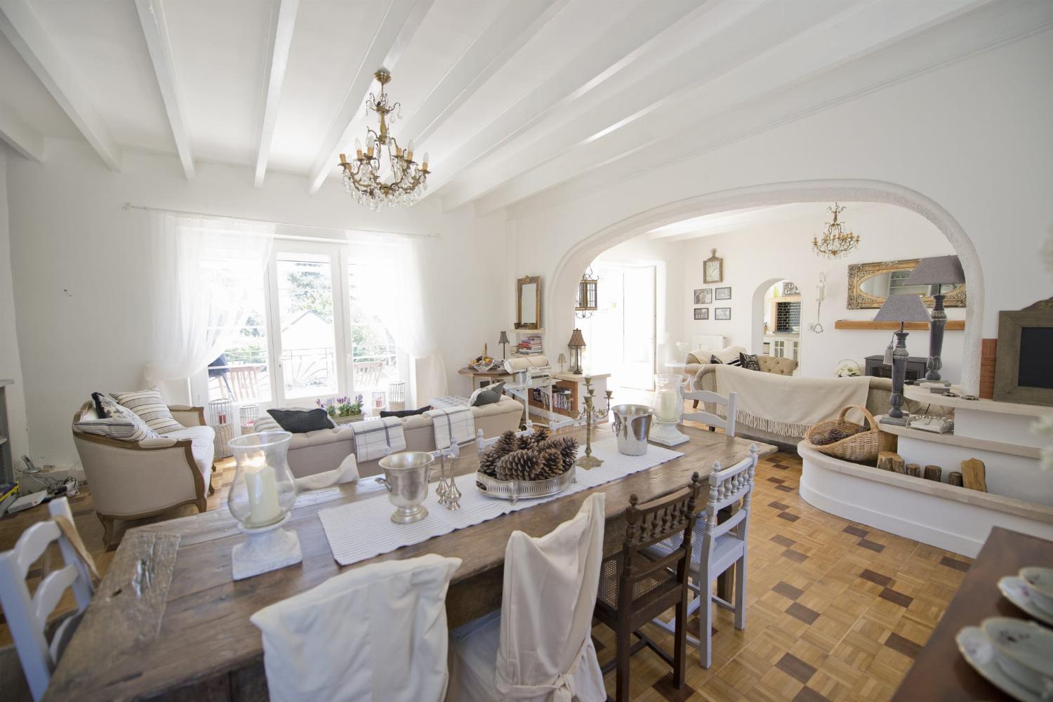 Dining room | Holiday home in Charente