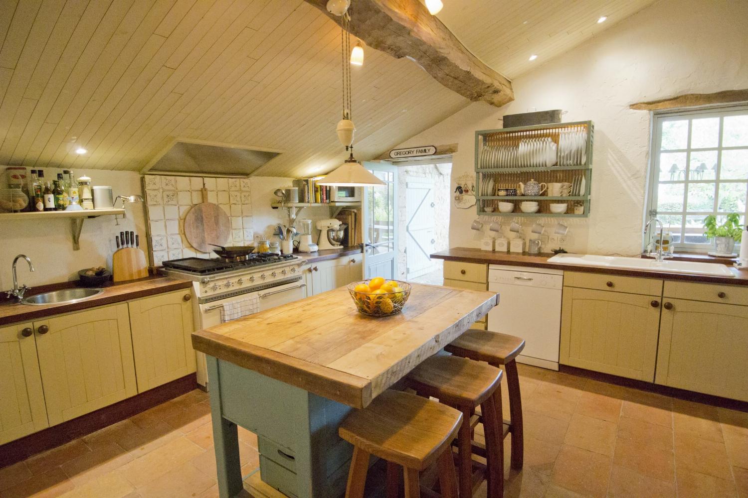 Kitchen | Holiday home in the Gers