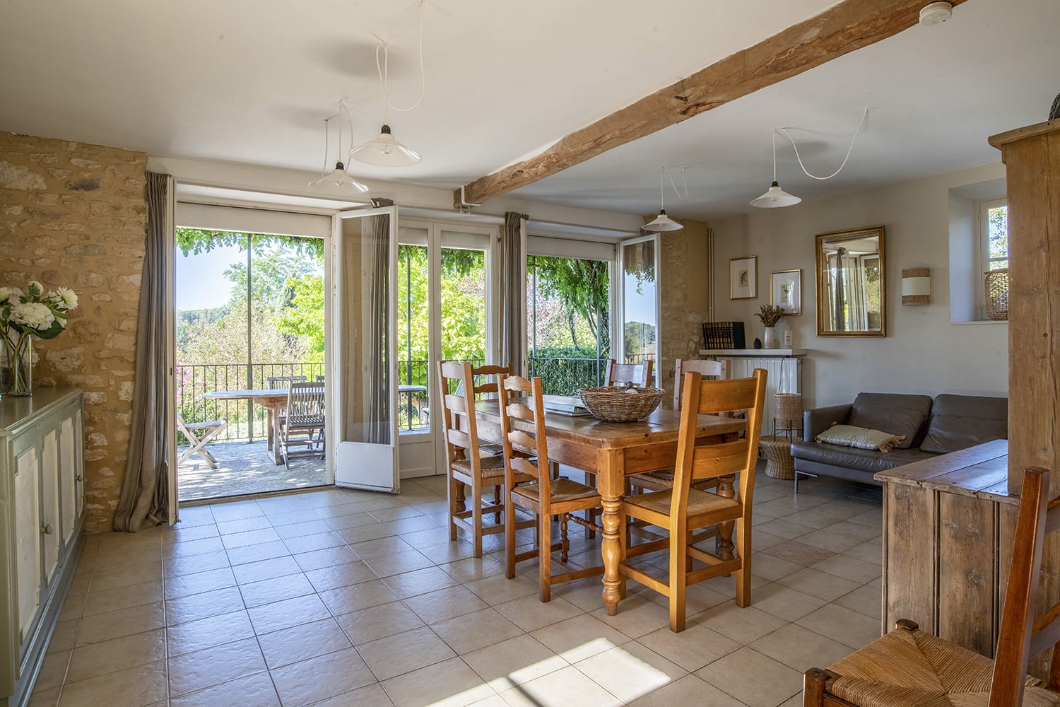Dining room | Holiday home in Nouvelle-Aquitaine