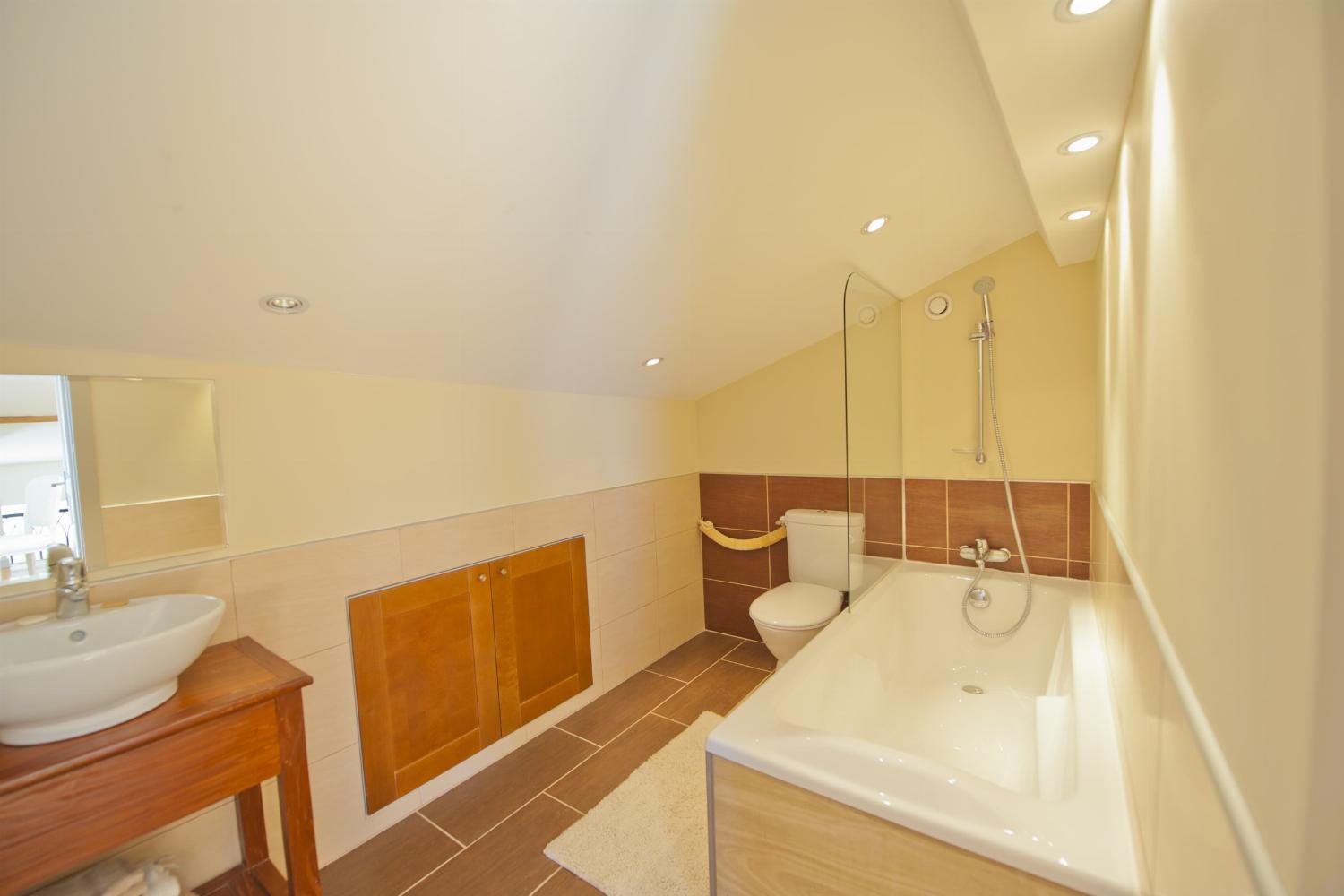 Bathroom | Rental home in Nouvelle-Aquitaine