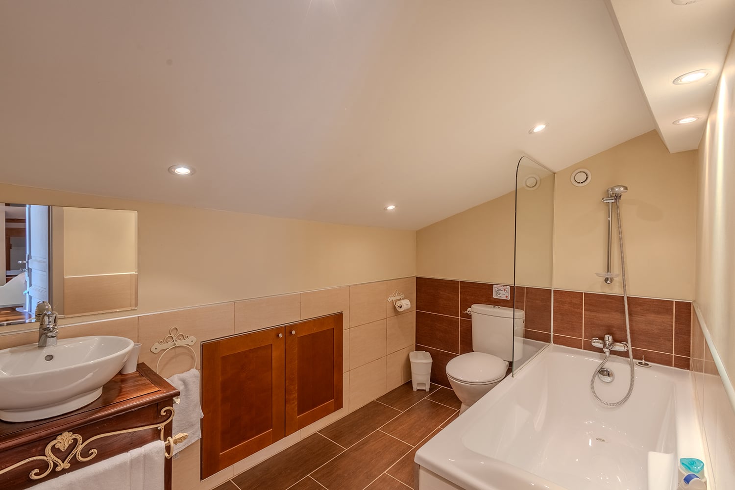 Bathroom | Rental home in Nouvelle-Aquitaine