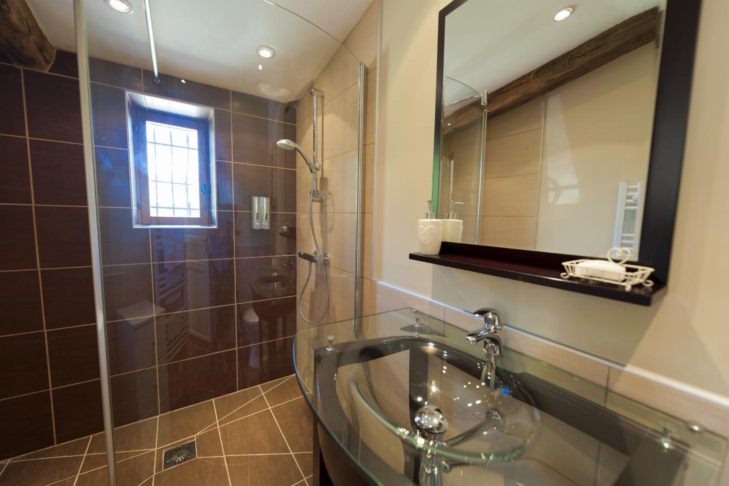 Bathroom | Rental home in Nouvelle-Aquitaine
