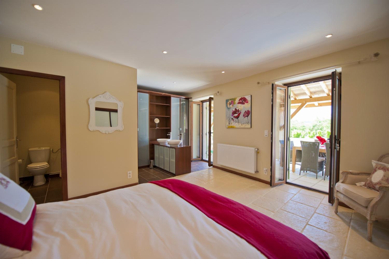 Bedroom | Rental home in Nouvelle-Aquitaine