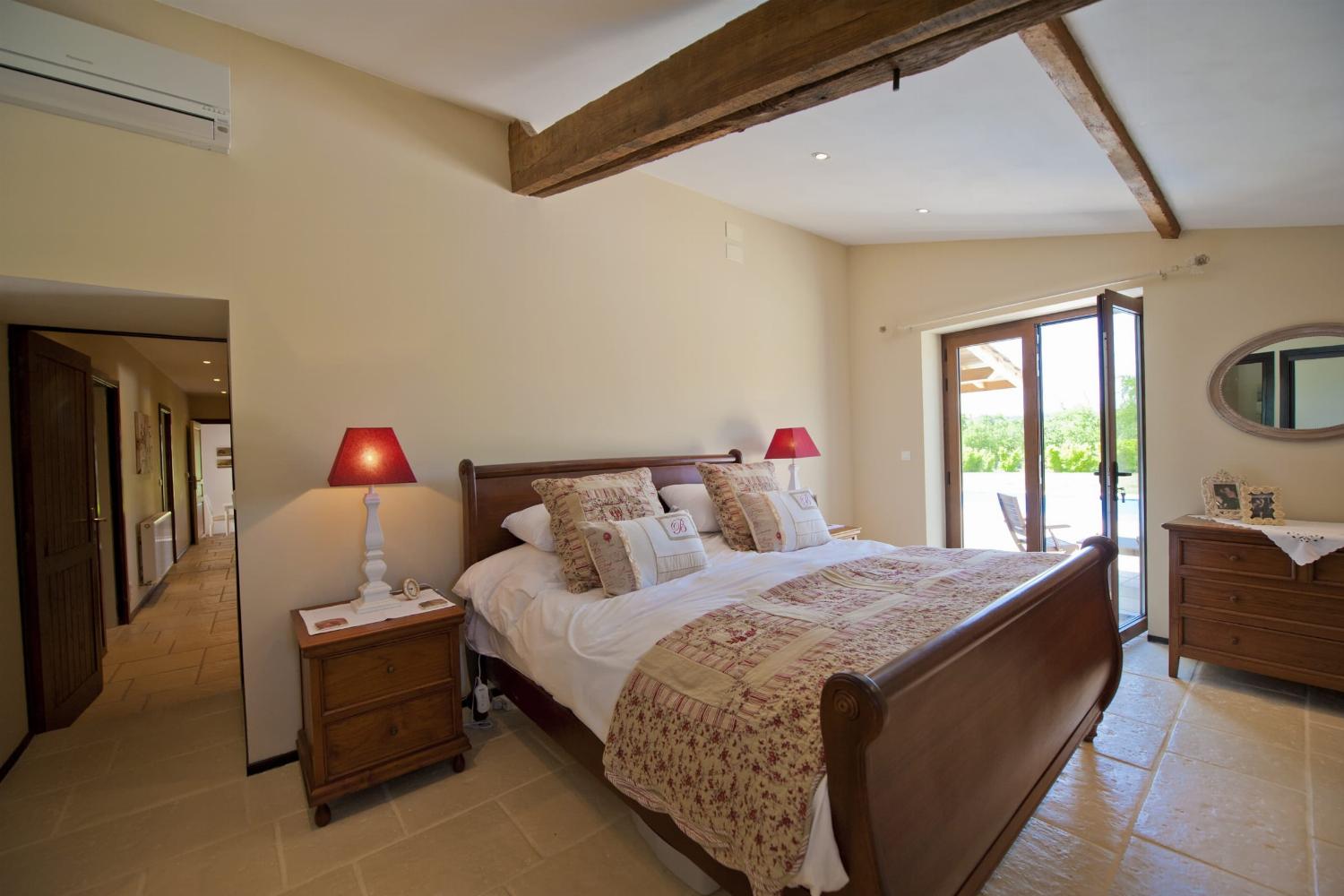 Bedroom | Rental home in Nouvelle-Aquitaine