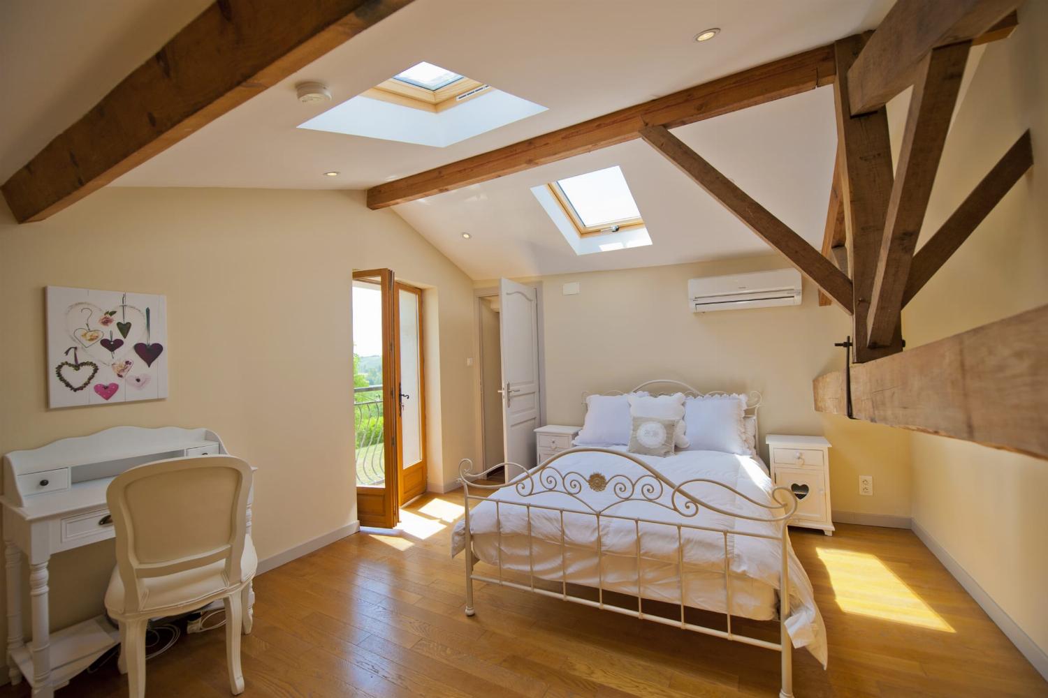 Bedroom | Rental home in Nouvelle-Aquitaine