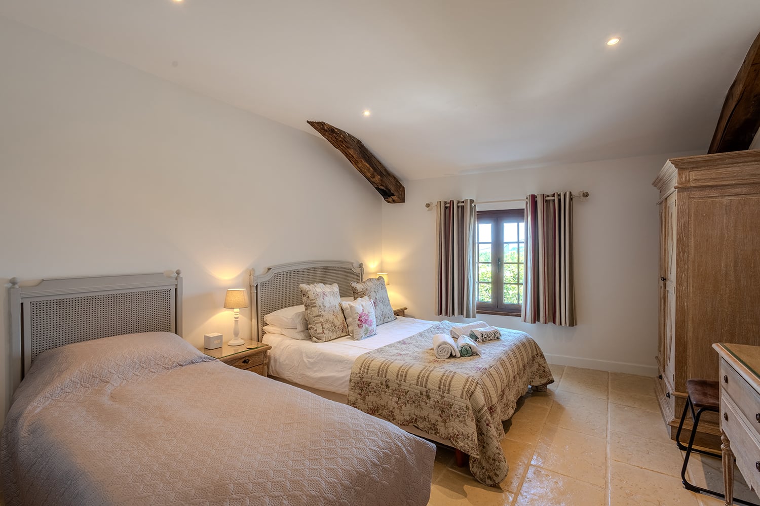 Bedroom | Rental home in Nouvelle-Aquitaine