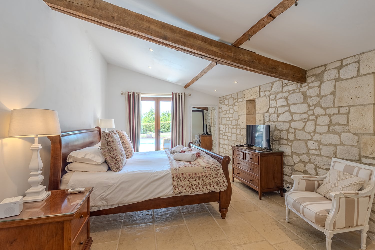Bedroom | Rental home in Nouvelle-Aquitaine