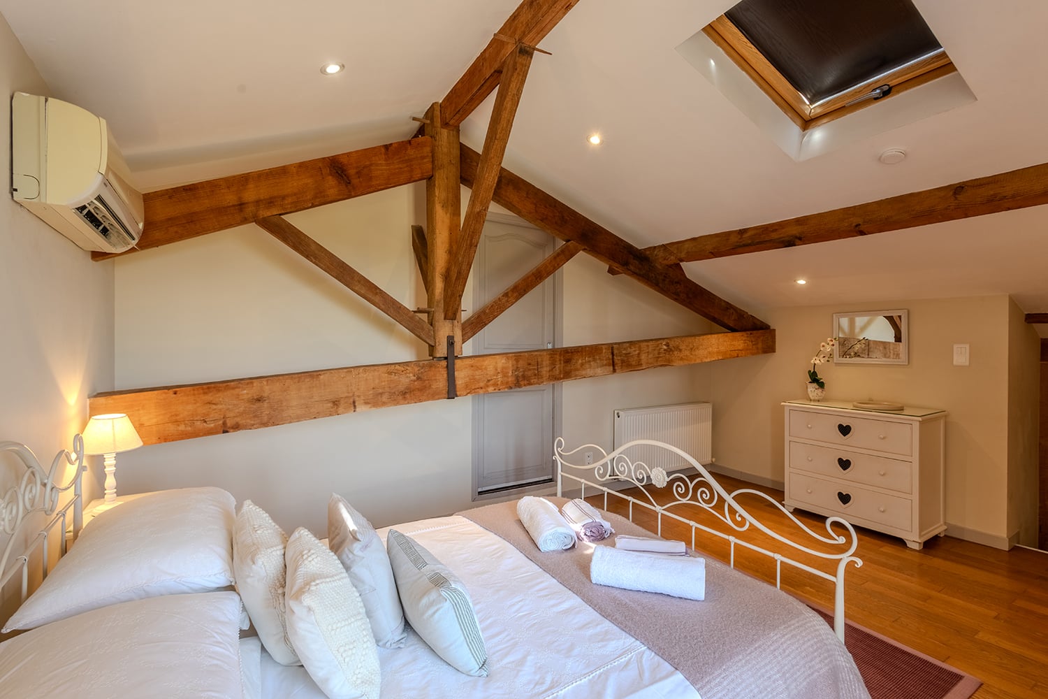 Bedroom | Rental home in Nouvelle-Aquitaine