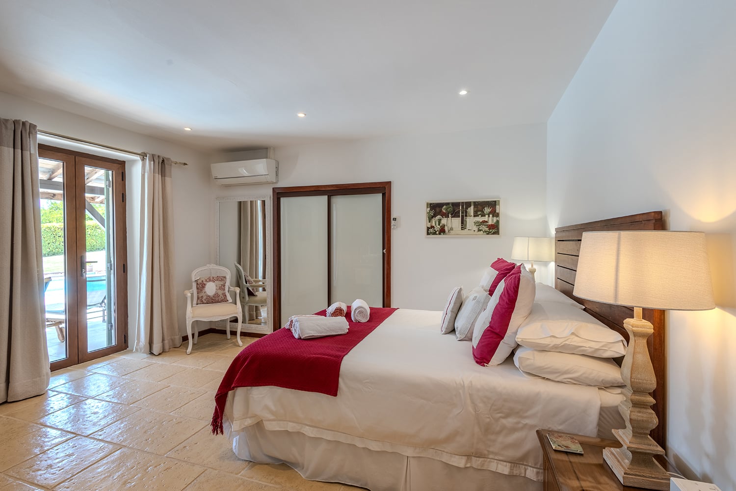 Bedroom | Rental home in Nouvelle-Aquitaine