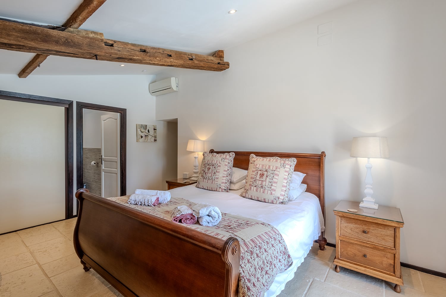 Bedroom | Rental home in Nouvelle-Aquitaine