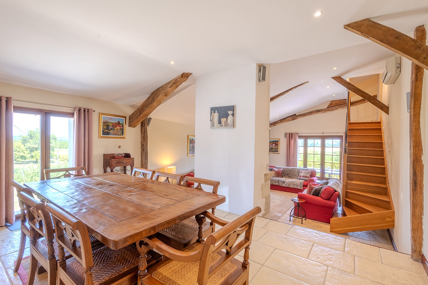 Dining room | Rental home in Nouvelle-Aquitaine