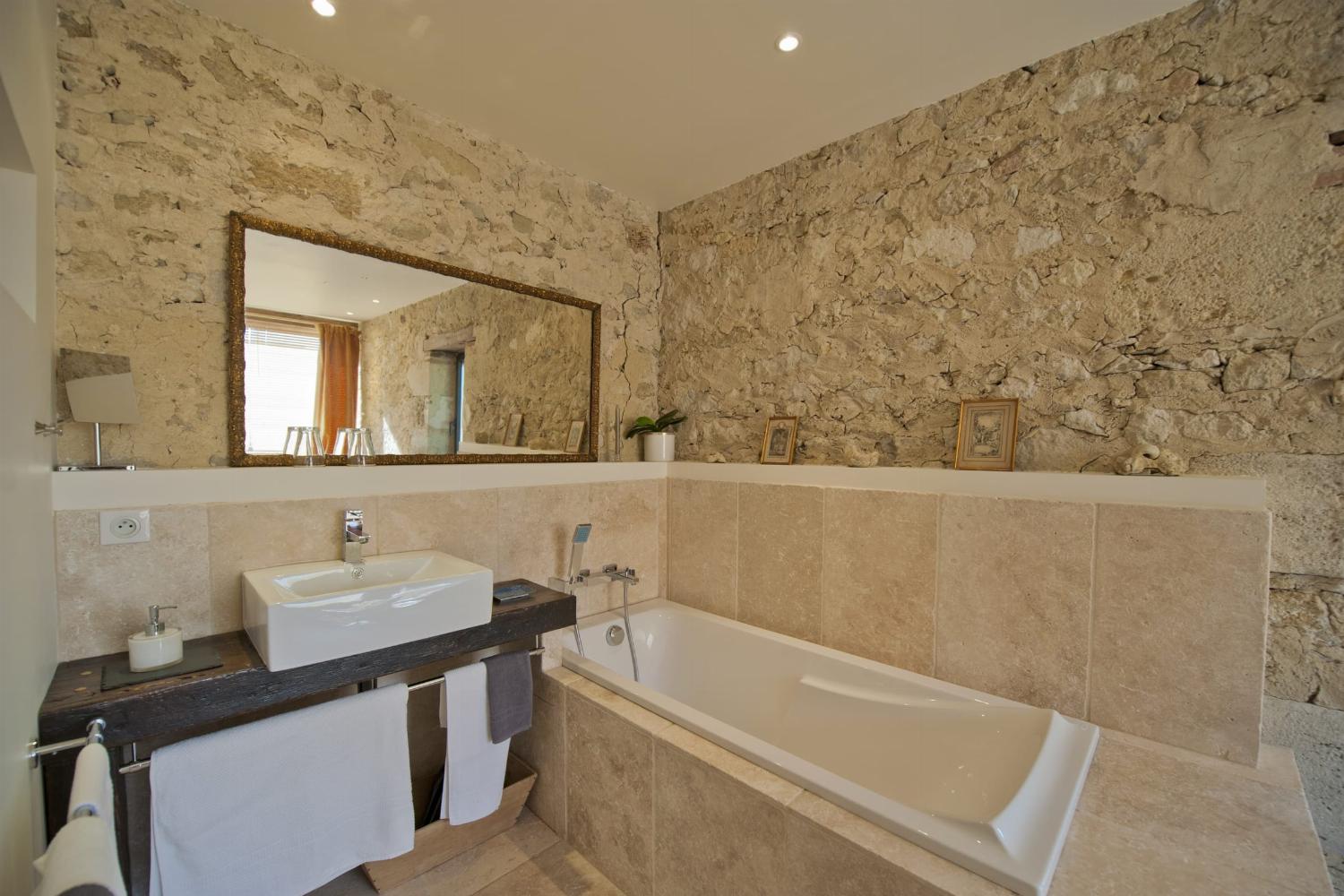 Bathroom | Holiday home in South West France