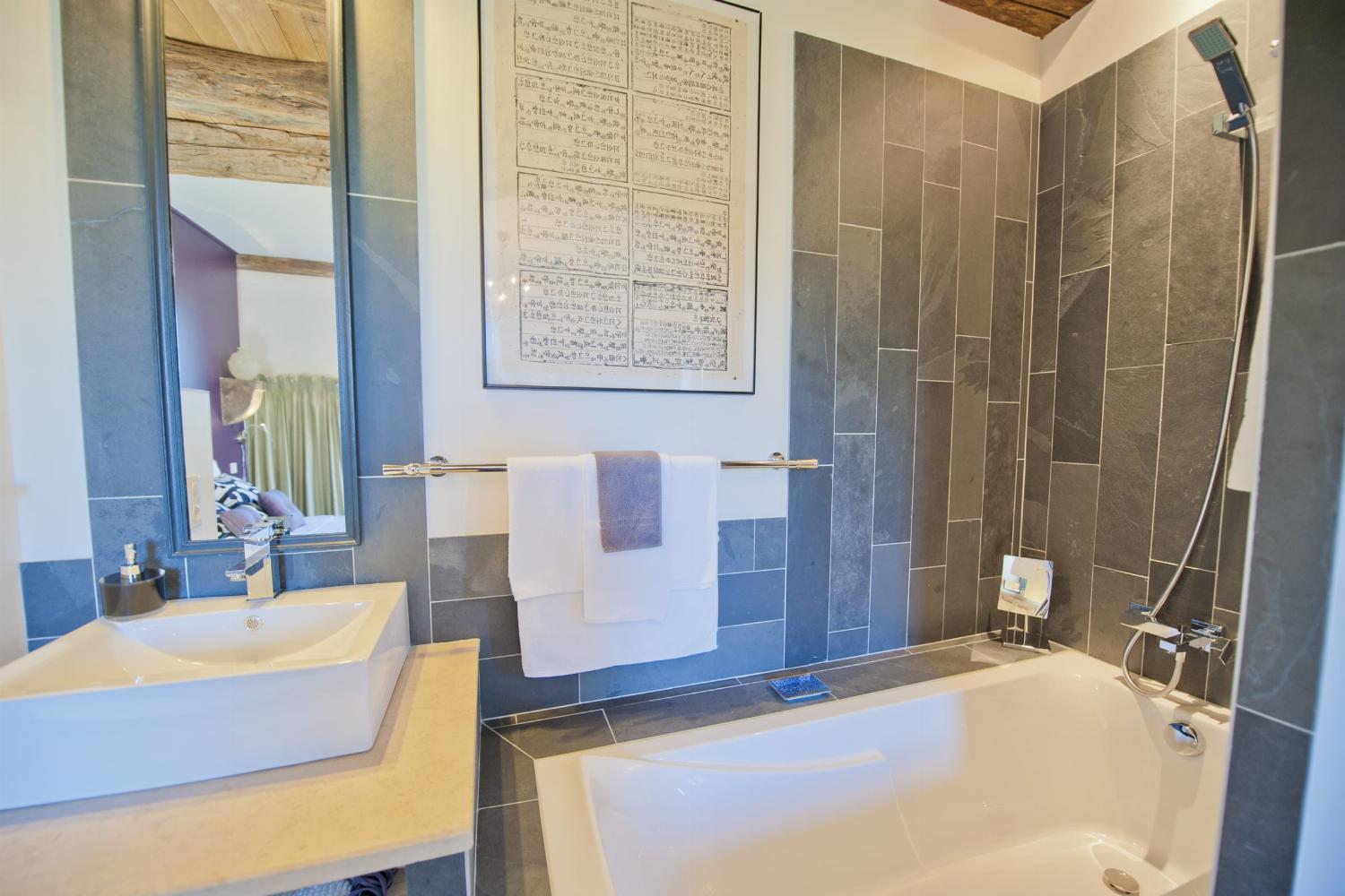 Bathroom | Holiday home in South West France