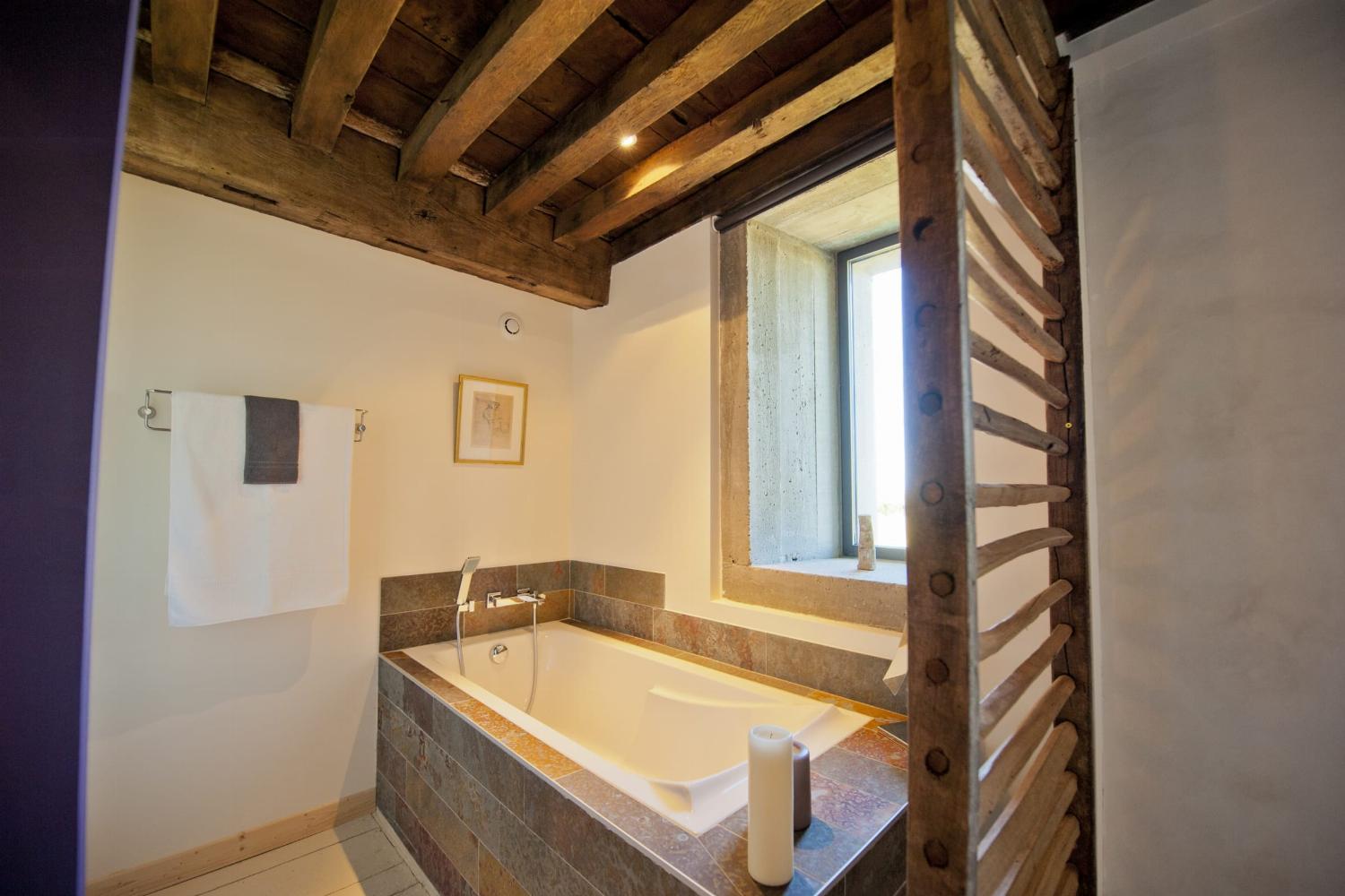 Salle de bain | Holiday home in South West France