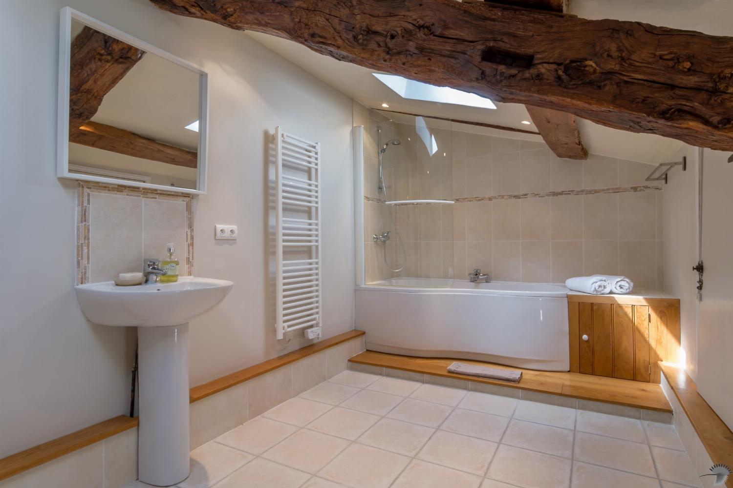 Bathroom | Holiday home in South West France