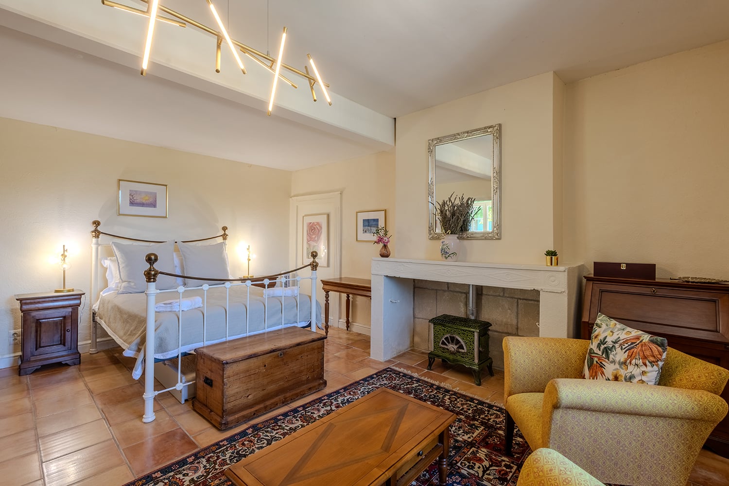 Bedroom | Holiday home in Juillac