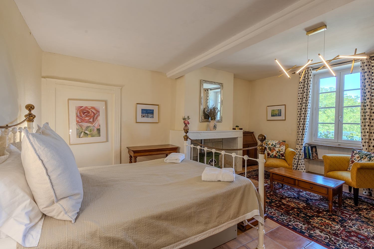 Bedroom | Holiday home in Juillac