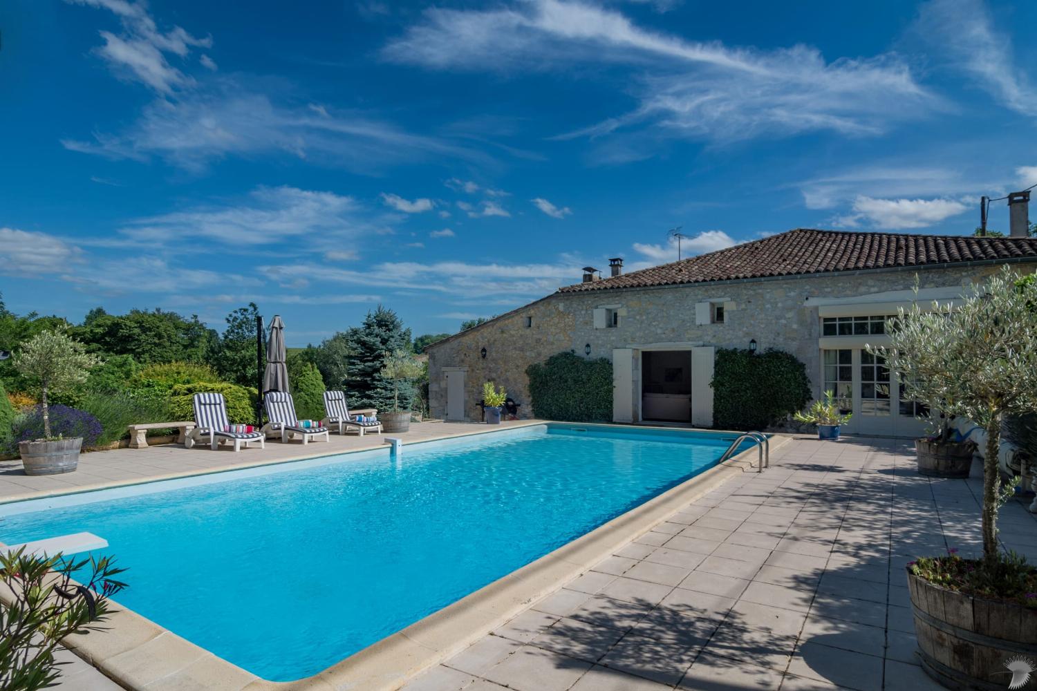 Maison de vacances dans le sud-ouest de la France avec piscine privée chauffée