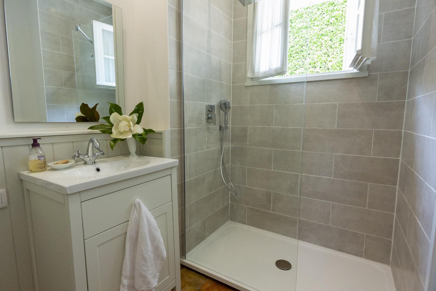 Bathroom | Holiday accommodation in Lot-et-Garonne