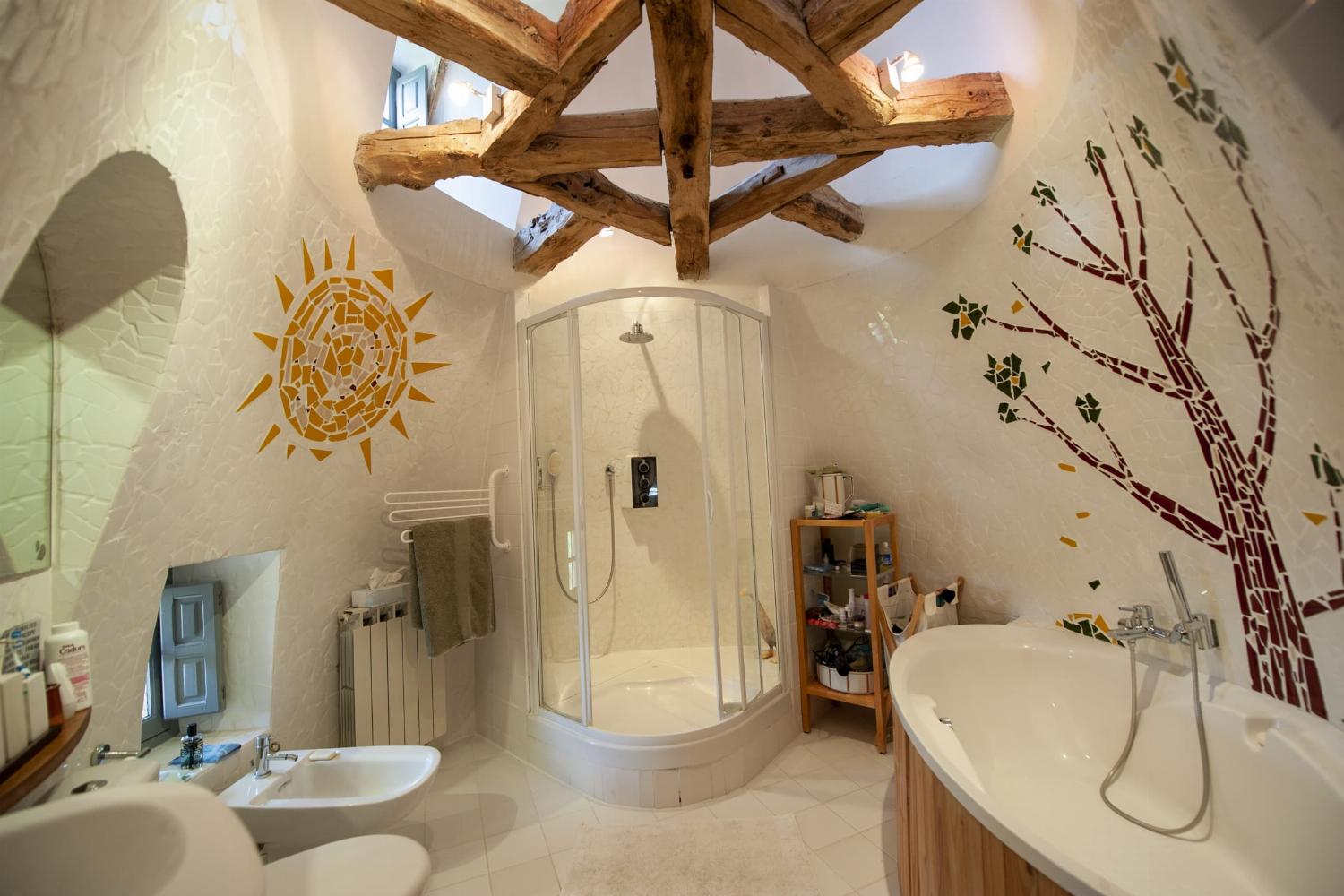 Bathroom | Holiday home in Lot