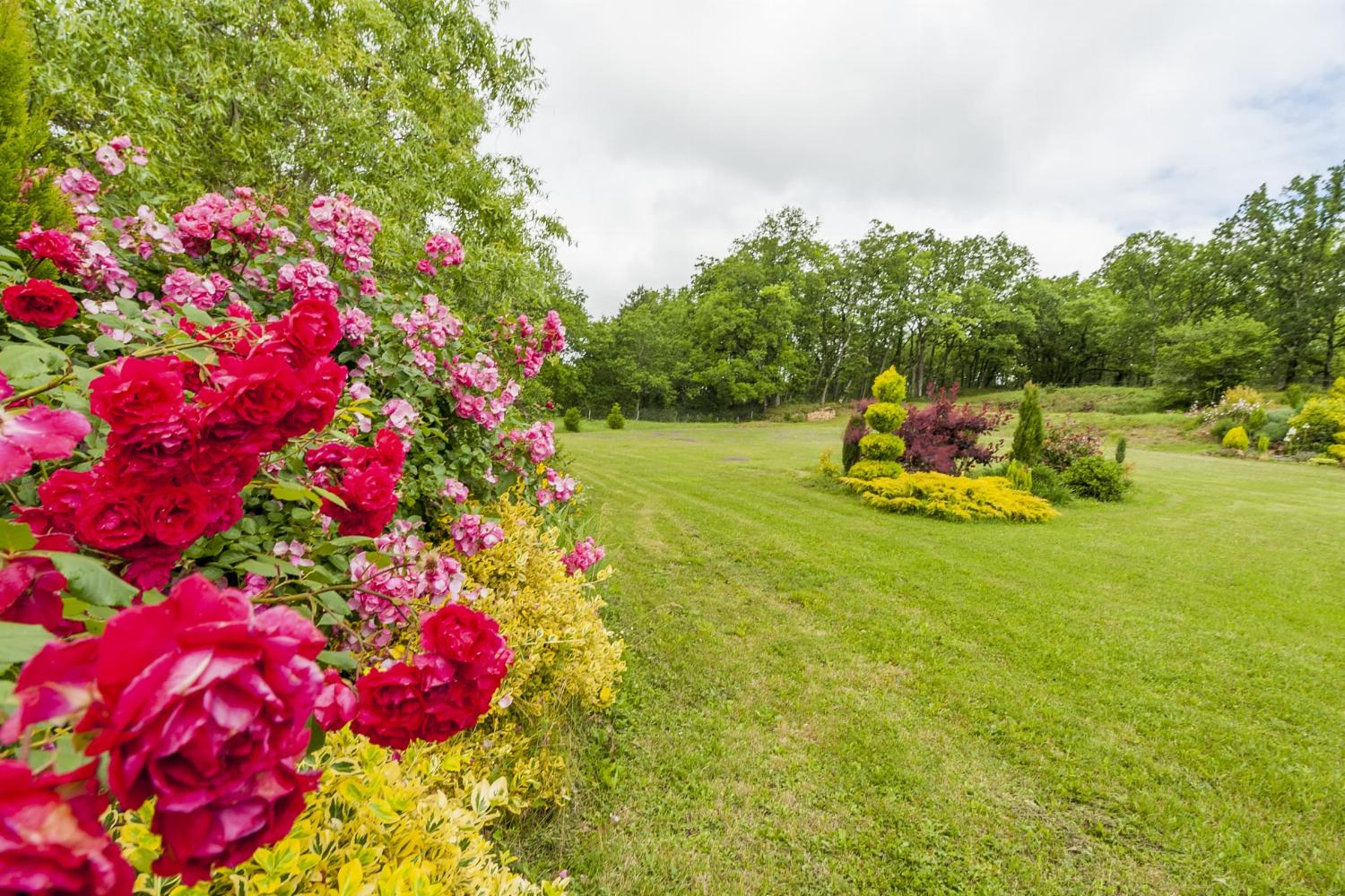 Garden | Holiday home in Lot