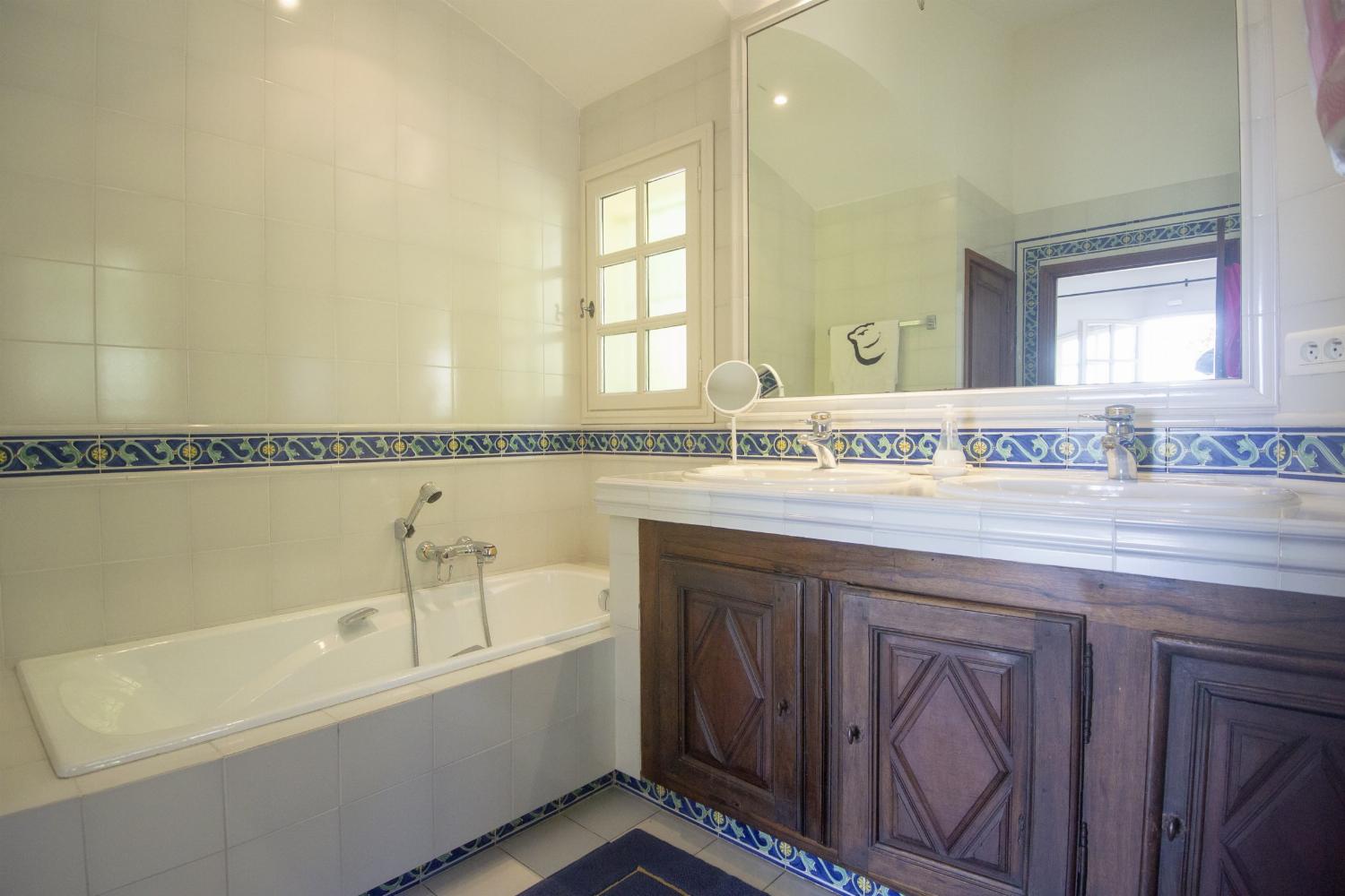 Bathroom | Holiday villa in Provence