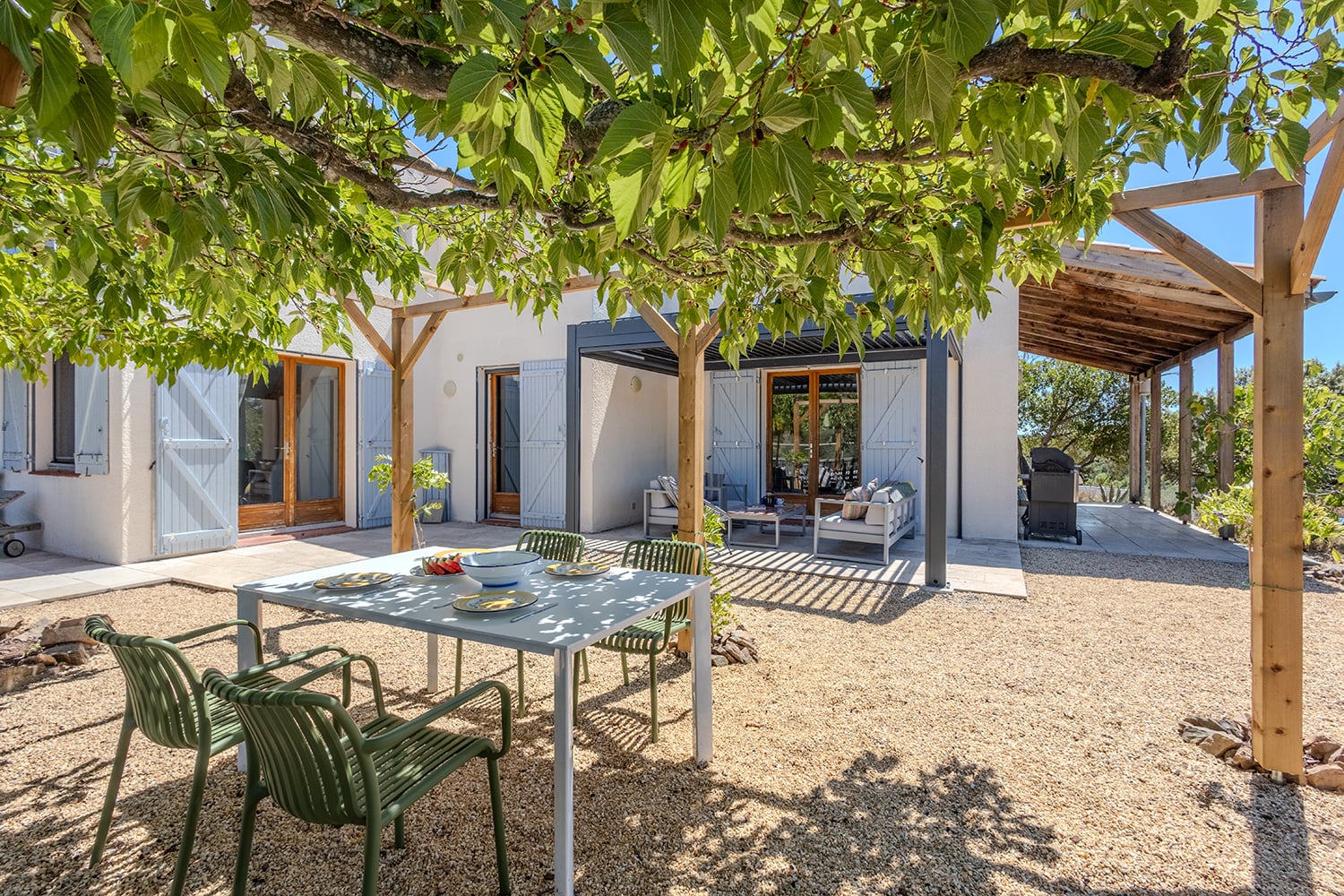 Shaded dining terrace Shaded dining terrace