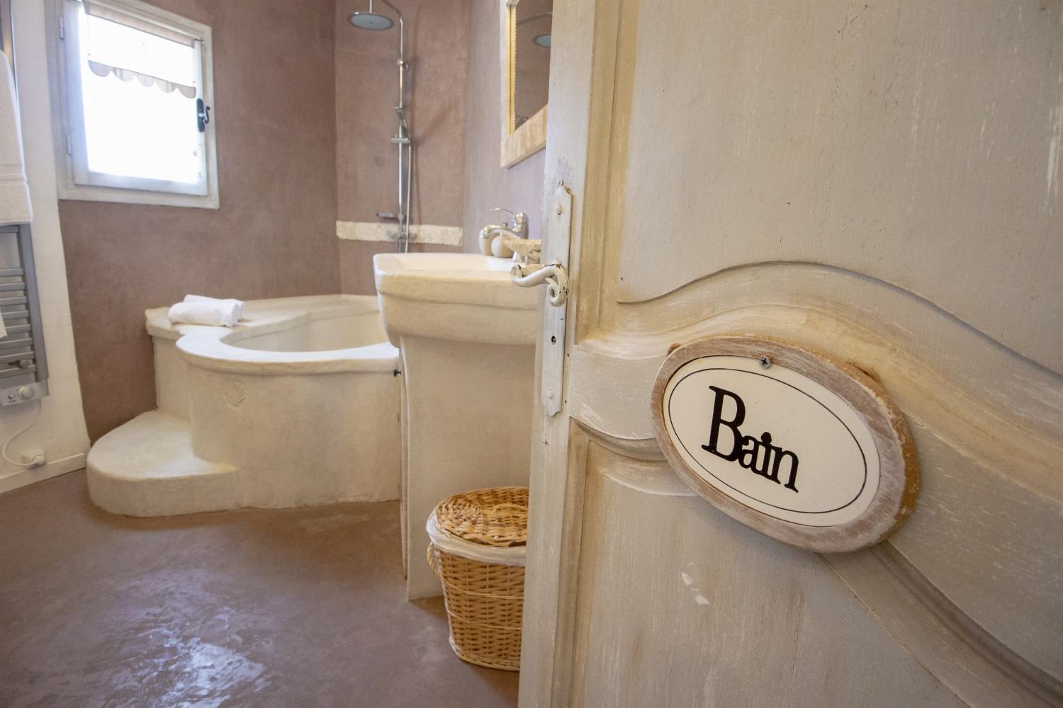 Bathroom | Holiday home in Provence