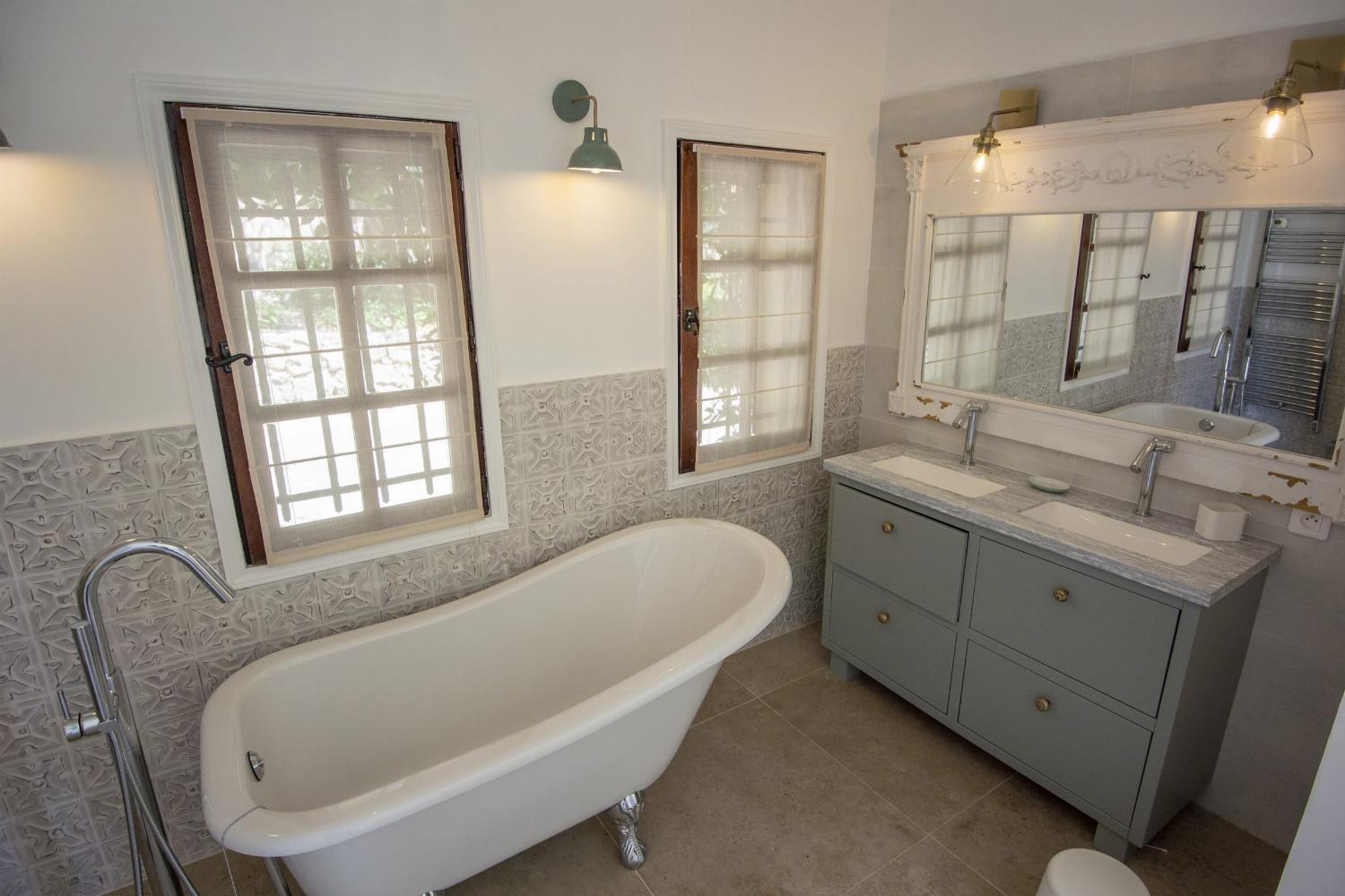 Bathroom | Holiday villa in Provence